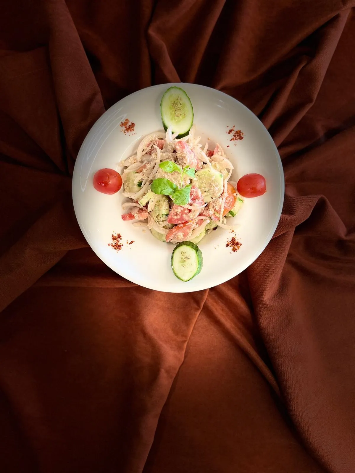 CEVİZLİ GÜRCÜ SALATASI